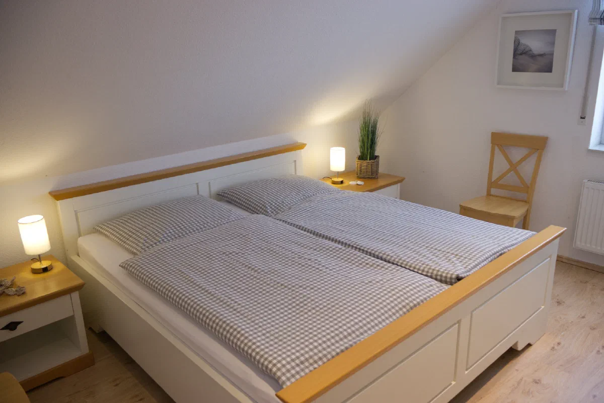 Schlafzimmer mit Doppelbett